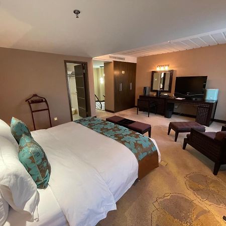 Weiselect Wanghu Hotel Kunming Bagian luar foto